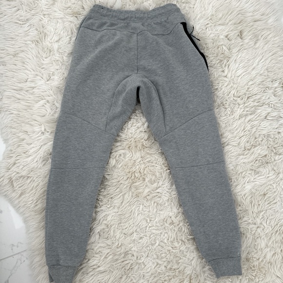 Nike Tech Sweatpants Size small - Picture 2 of 2